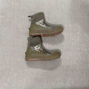 Simms Men's Challenger 7" Deck Boots in TrueTimber Strata Camo